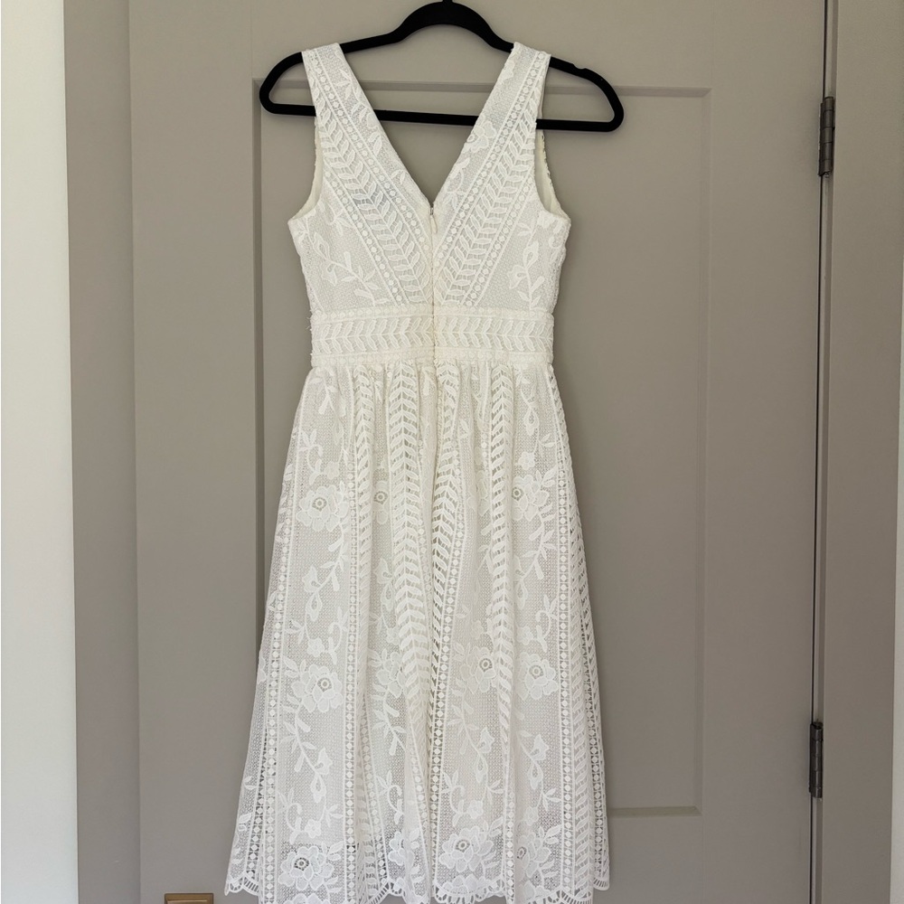 Lulu's White V-Neck Lace Midi Dress with Scalloped Hem Size XS - Picture 10 of 12